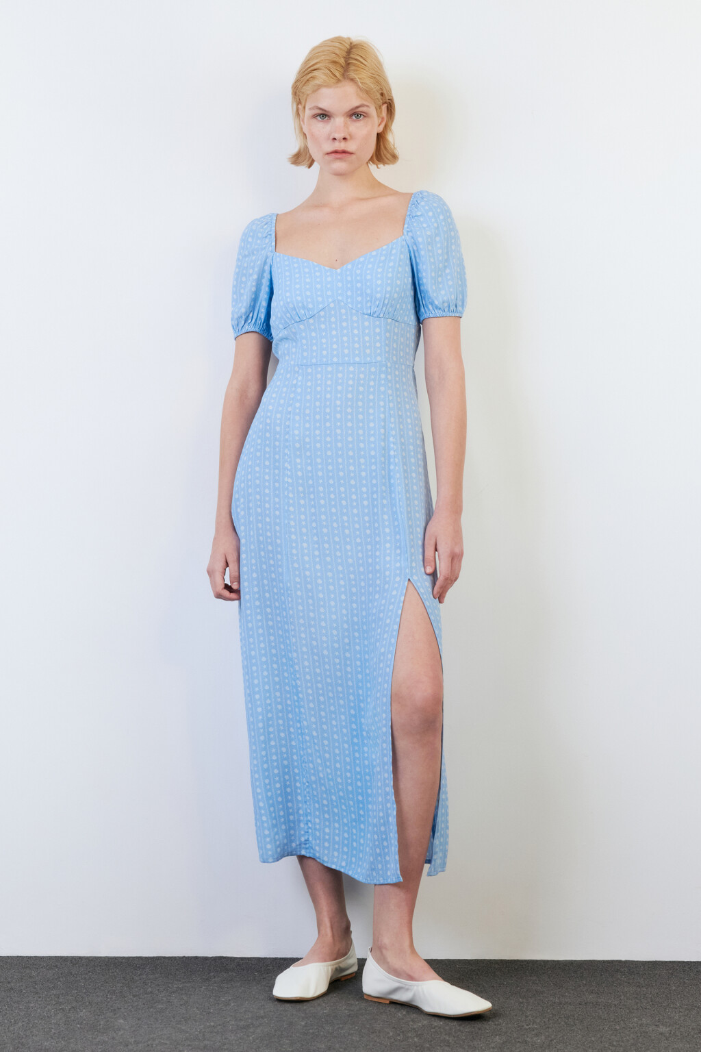 Платье миди вискозное с разрезом и принтом - цвет голубой - 5