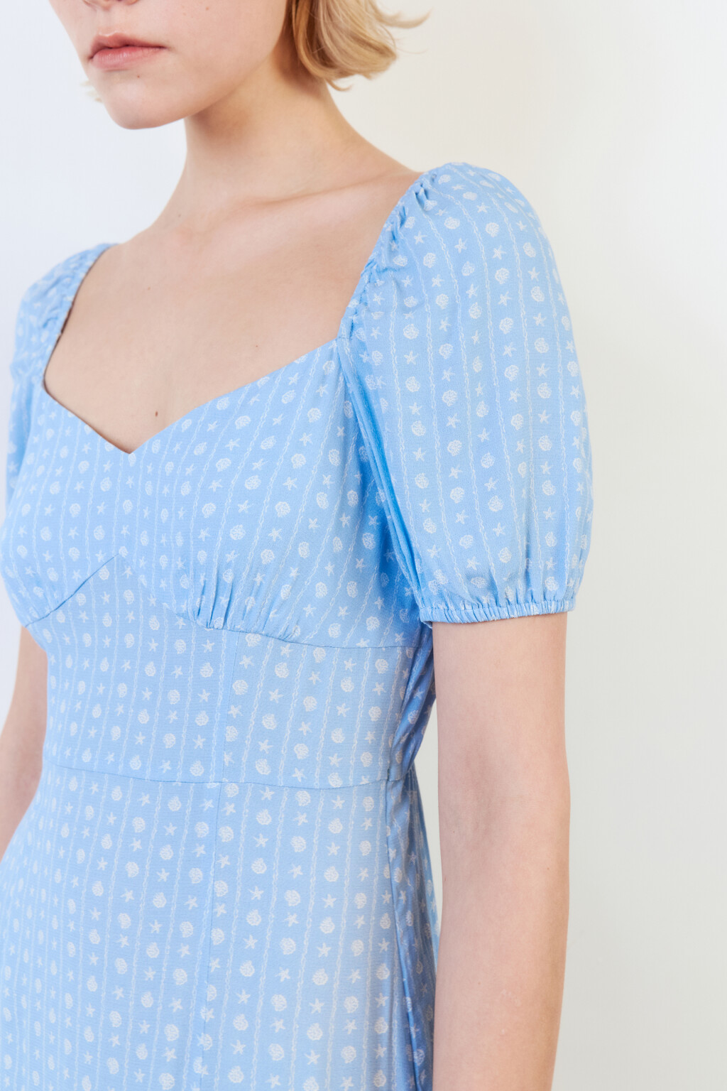 Платье миди вискозное с разрезом и принтом - цвет голубой - 6
