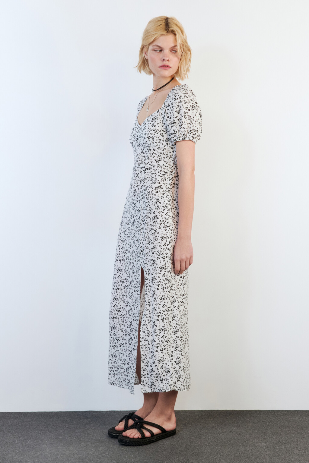 Платье миди вискозное с разрезом и принтом - цвет белый - 3