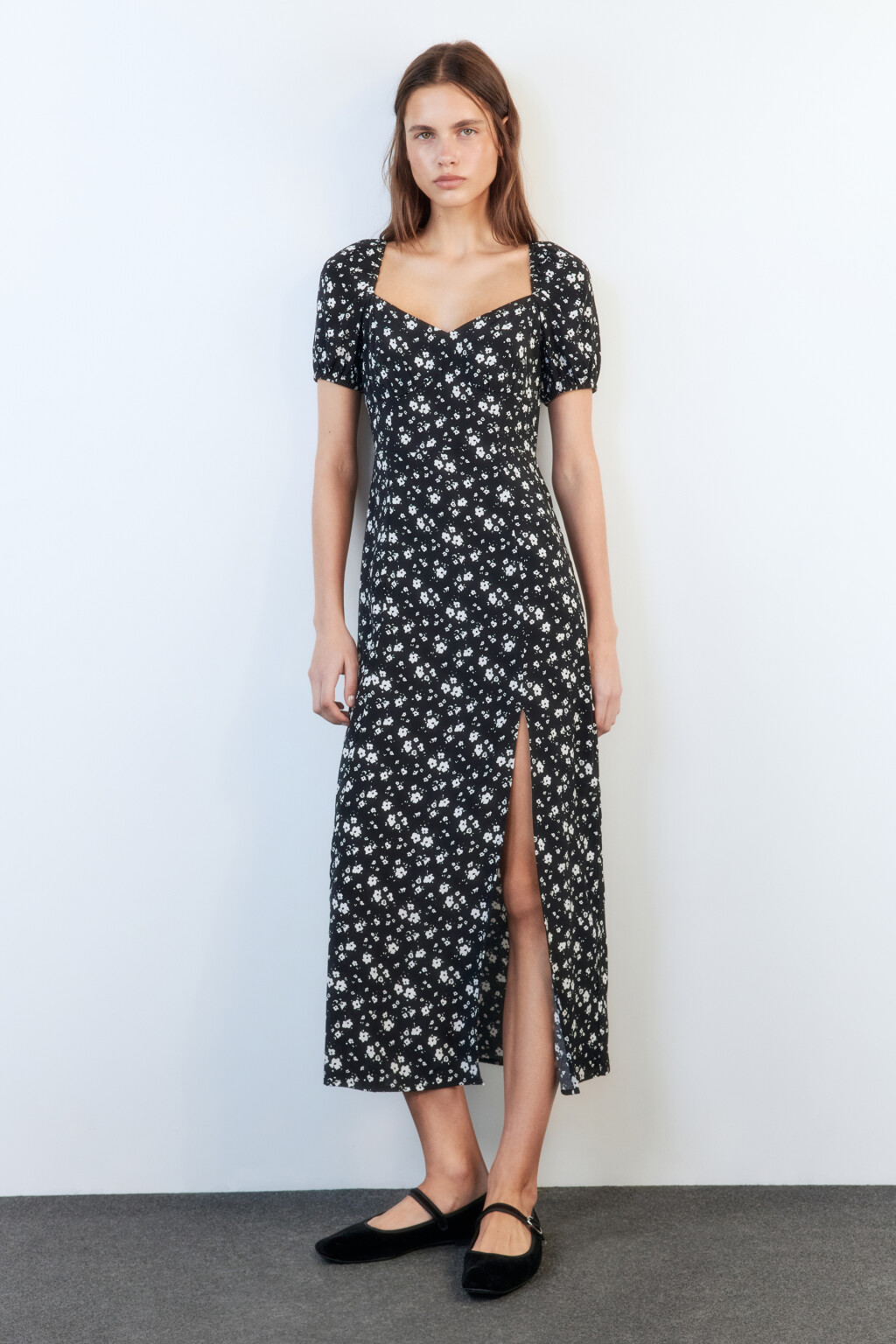 Платье миди вискозное с разрезом и принтом - цвет черный - 1