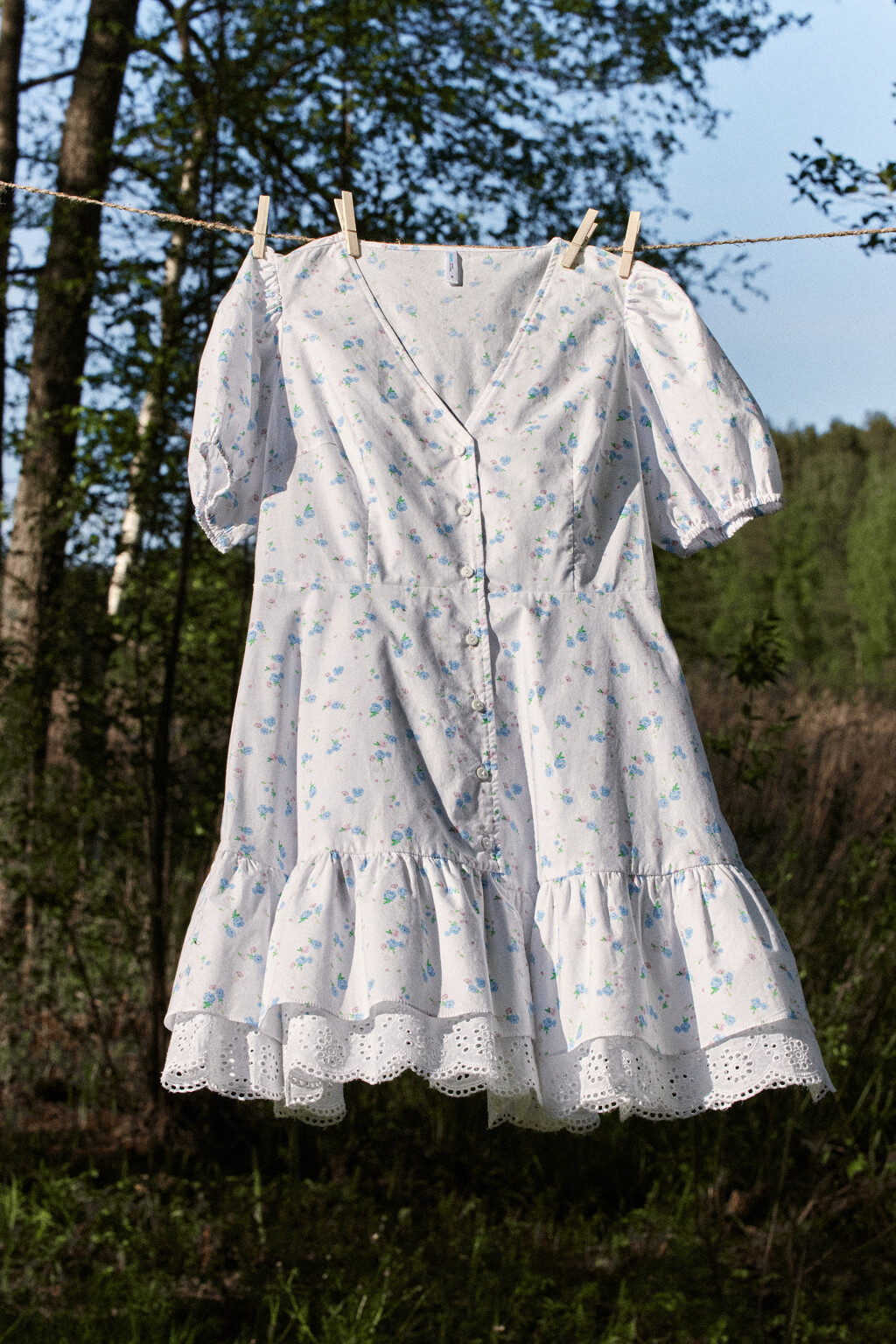 Платье мини приталенное с ажурной подкладкой - цвет белый - 8