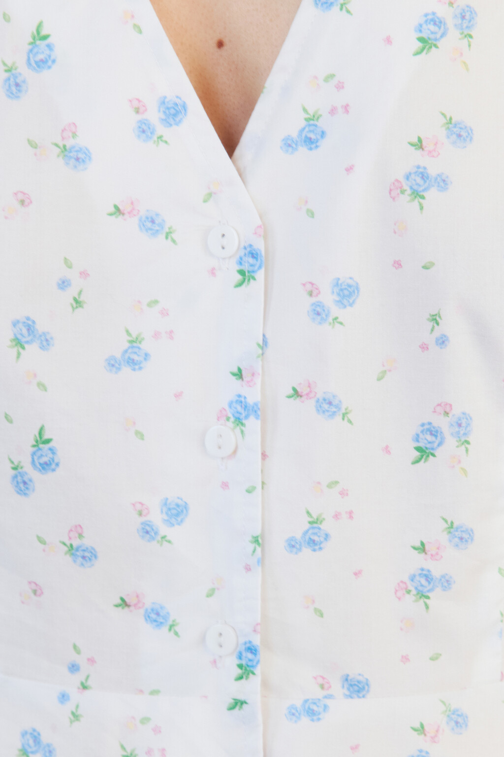 Платье мини приталенное с ажурной подкладкой - цвет белый - 7