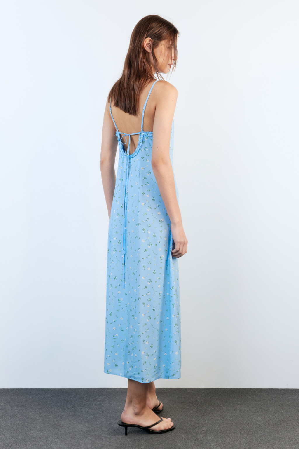 Платье-сарафан миди вискозное с оборками на груди - цвет голубой - 4