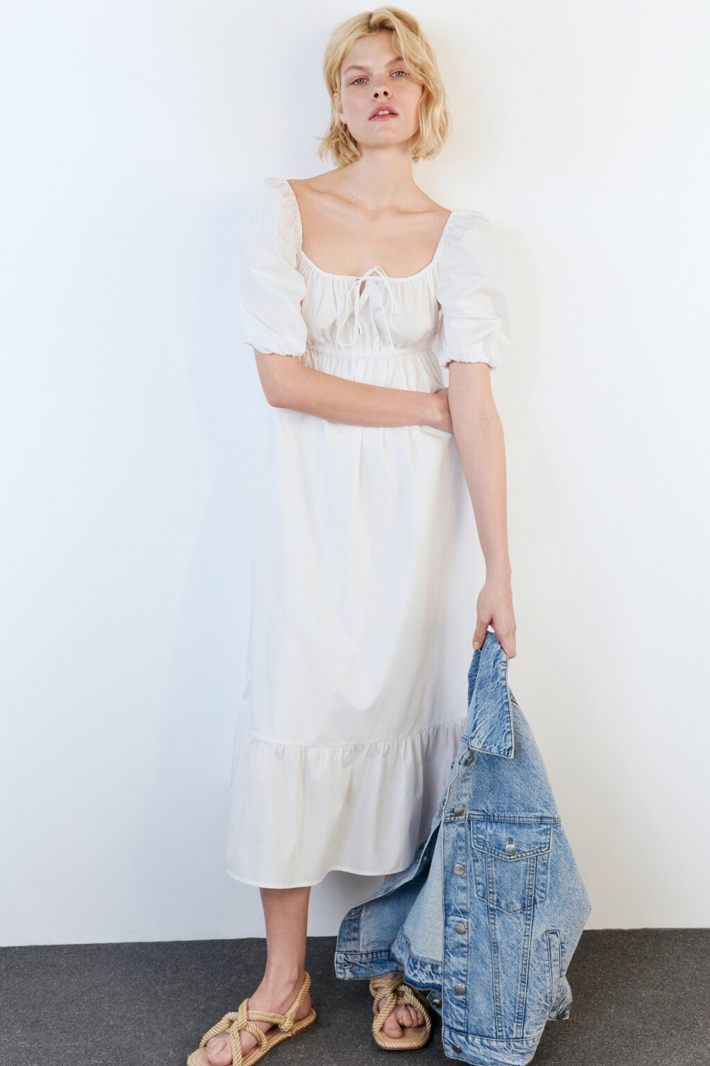 Платье миди с завязками на груди и воланом - цвет белый - 1