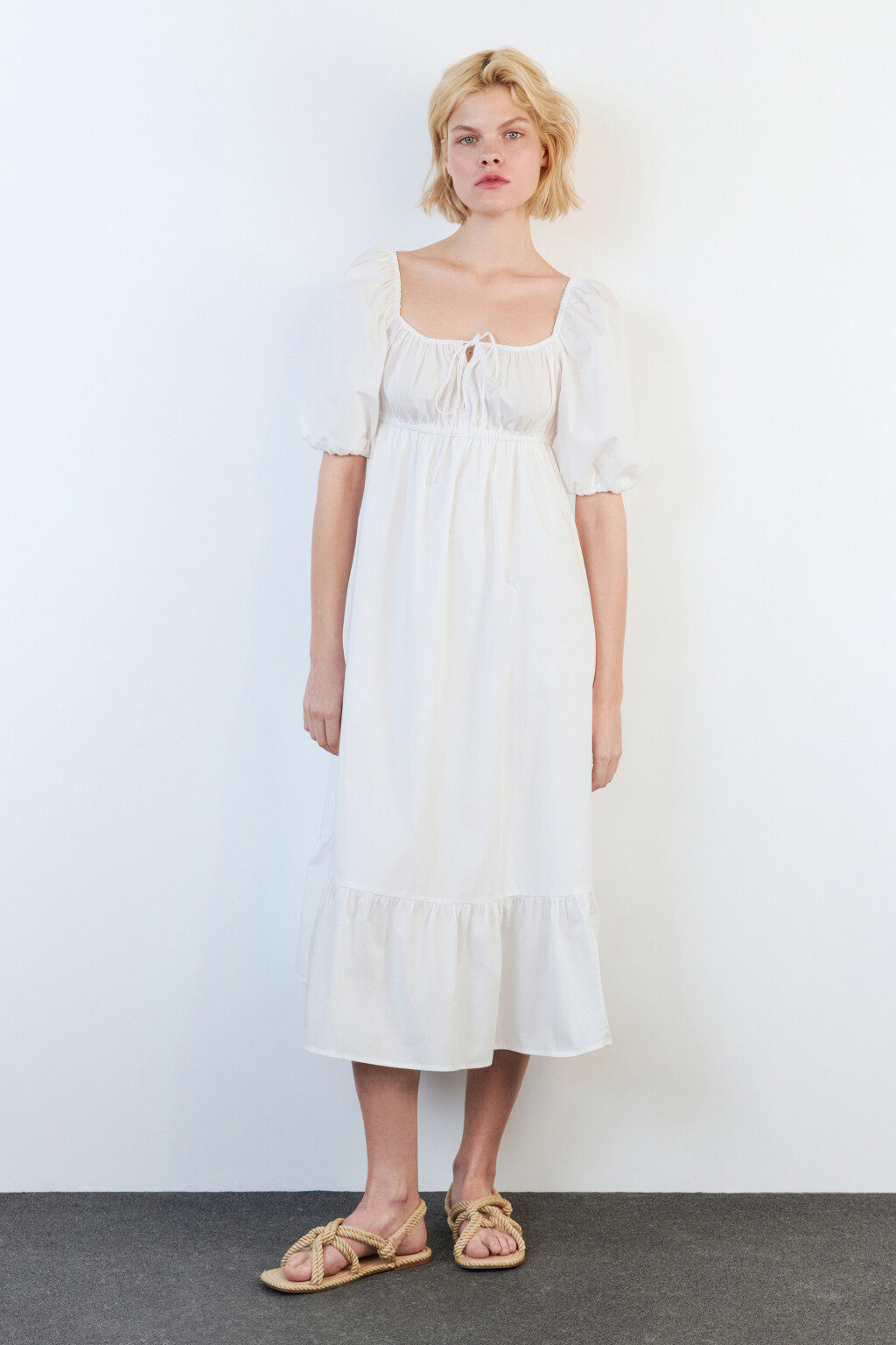 Платье миди с завязками на груди и воланом - цвет белый - 3