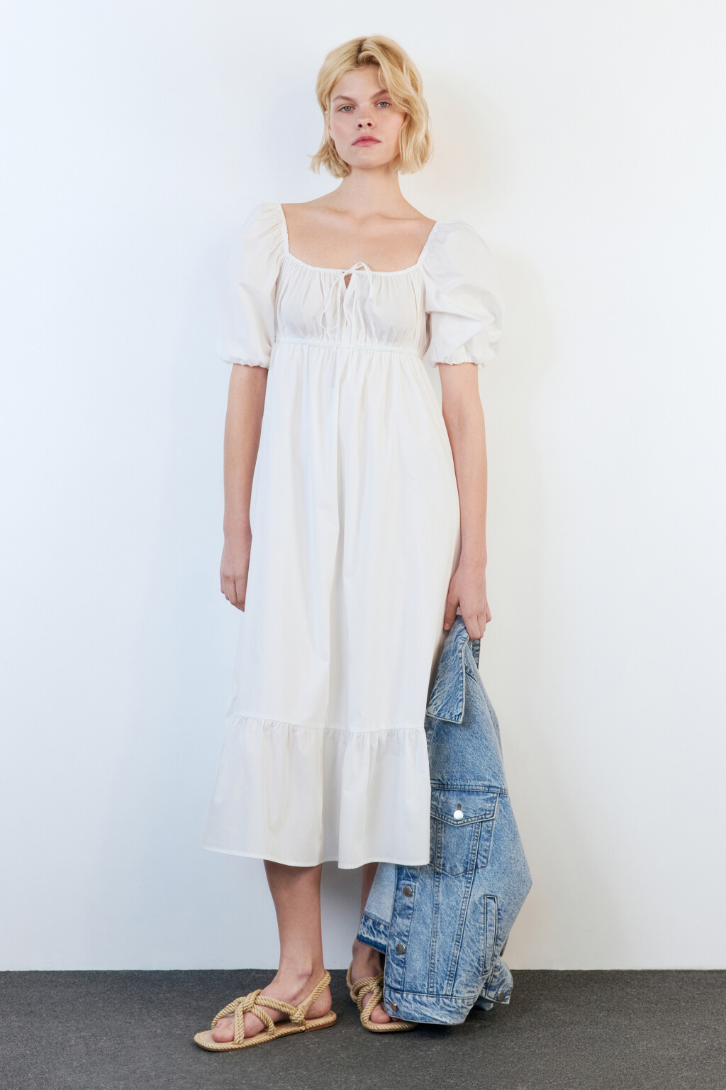 Платье миди с завязками на груди и воланом - цвет белый - 6