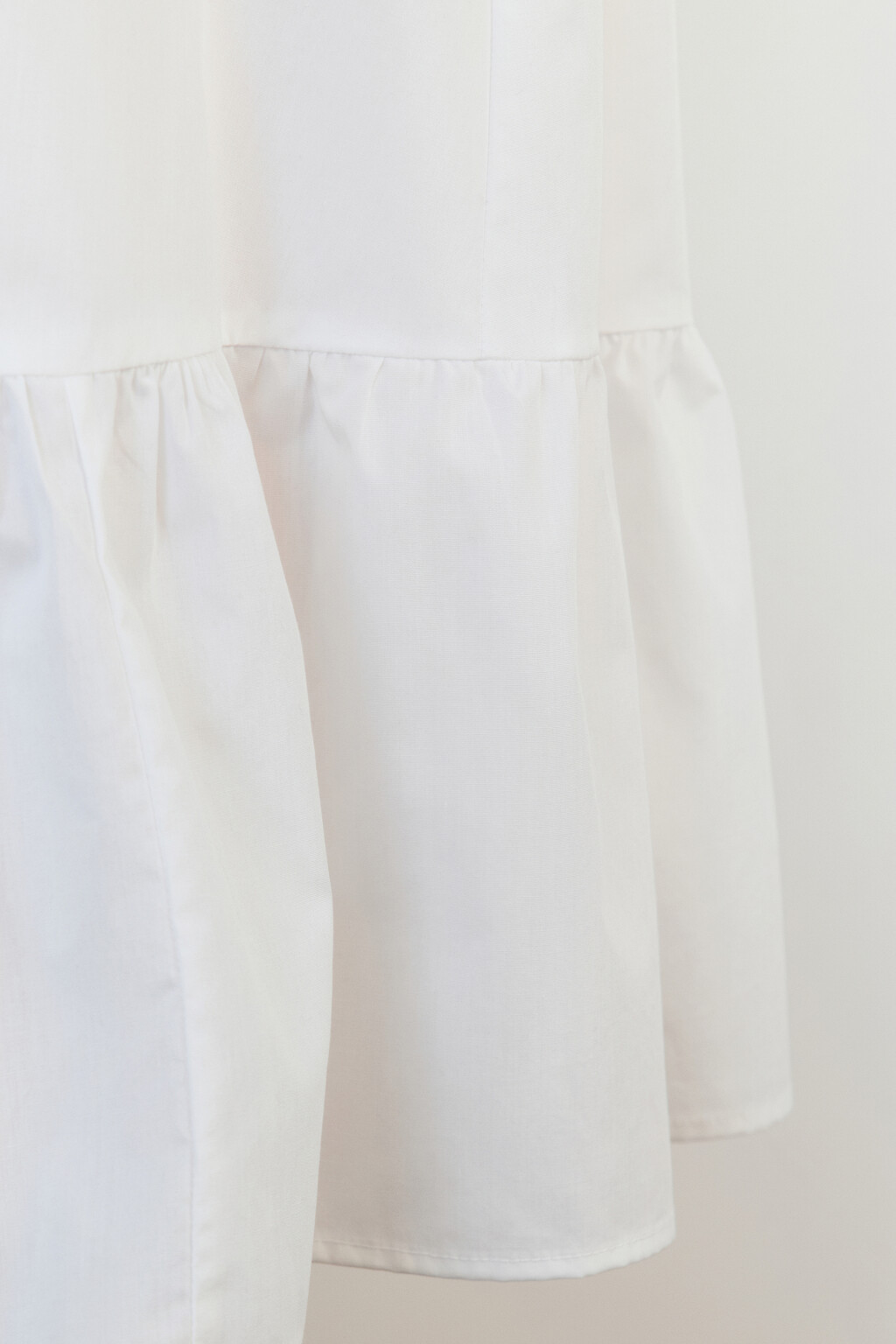 Платье миди с завязками на груди и воланом - цвет белый - 8