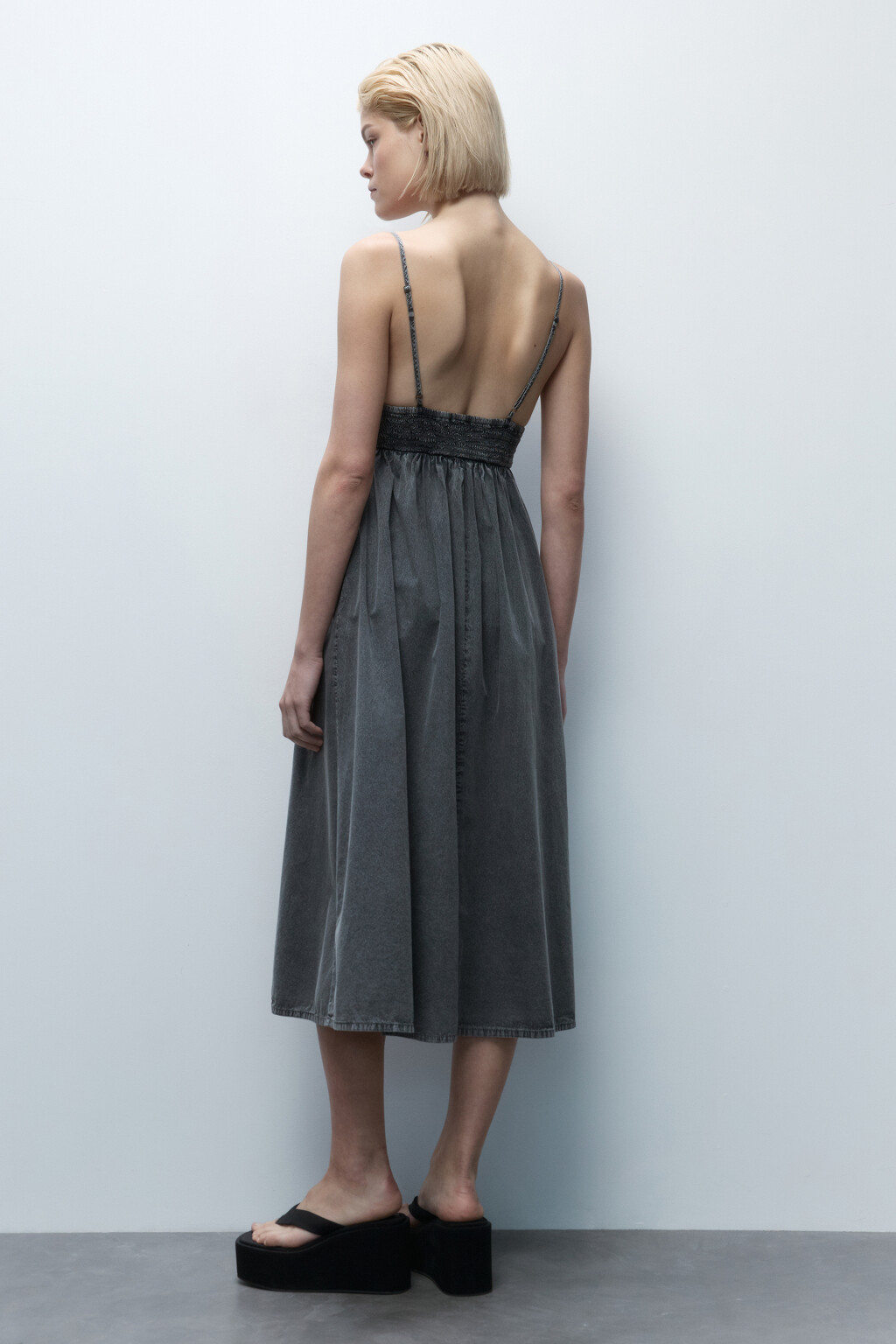 Платье-сарафан миди хлопковое с вареным эффектом - цвет серый - 4