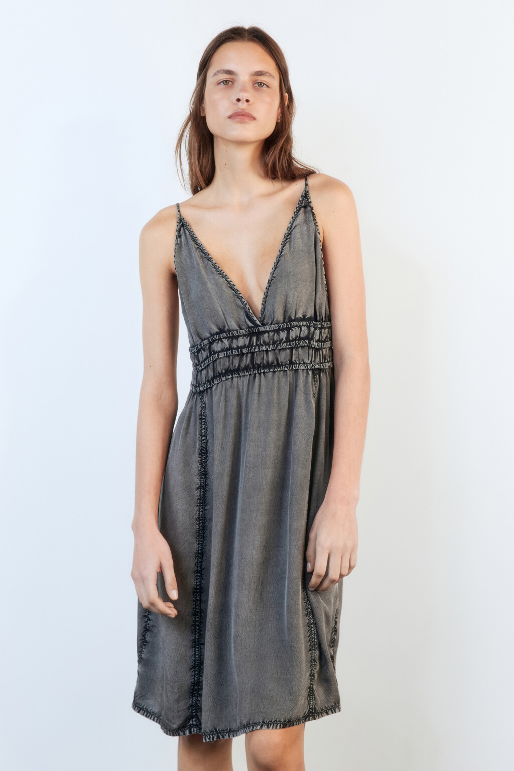 Сарафан мини вискозный с вареным эффектом - цвет серый - 3