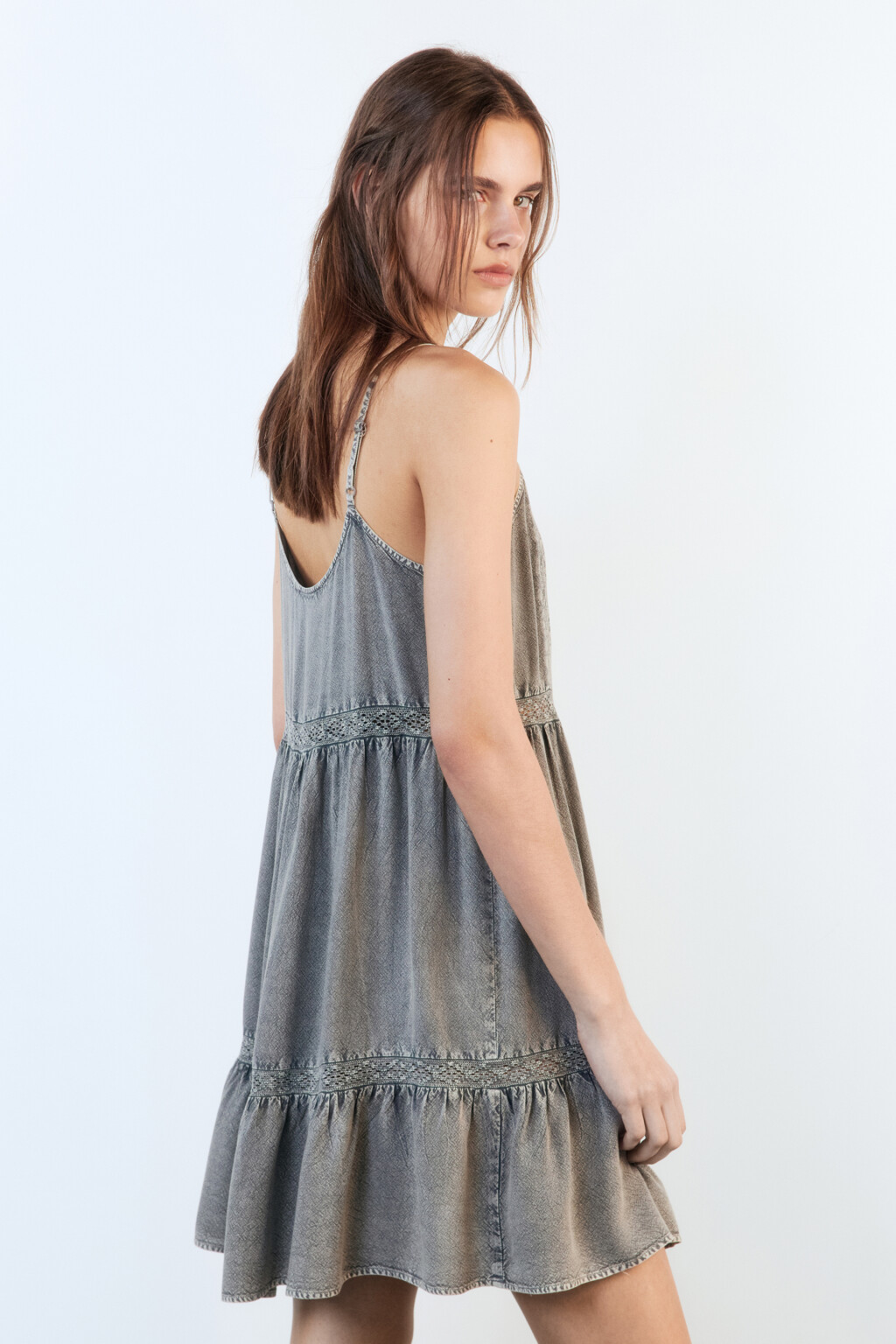 Платье-сарафан мини вискозное с вареным эффектом - цвет серый - 4