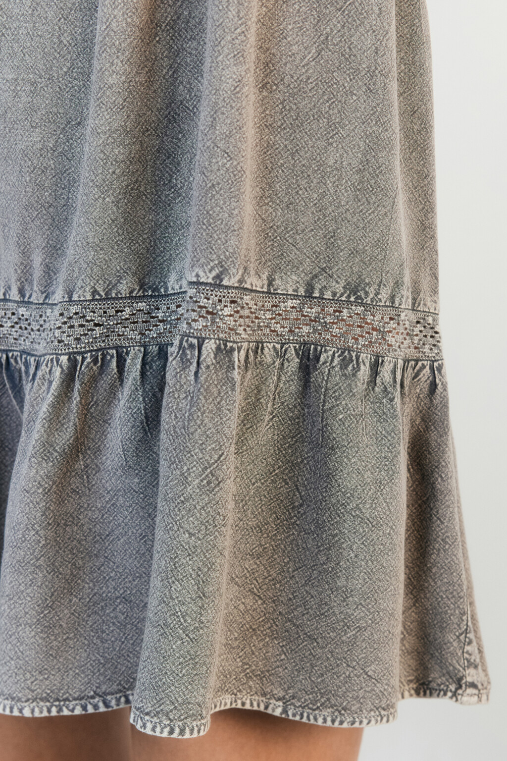 Платье-сарафан мини вискозное с вареным эффектом - цвет серый - 7