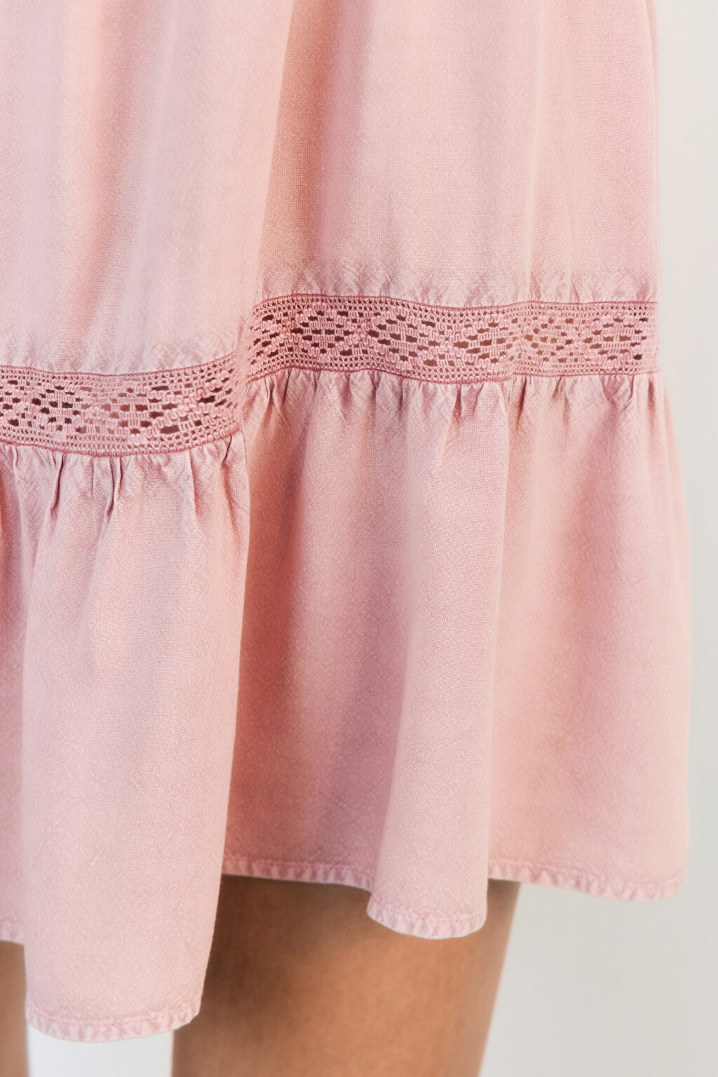 Платье-сарафан мини вискозное с вареным эффектом - цвет розовый - 8