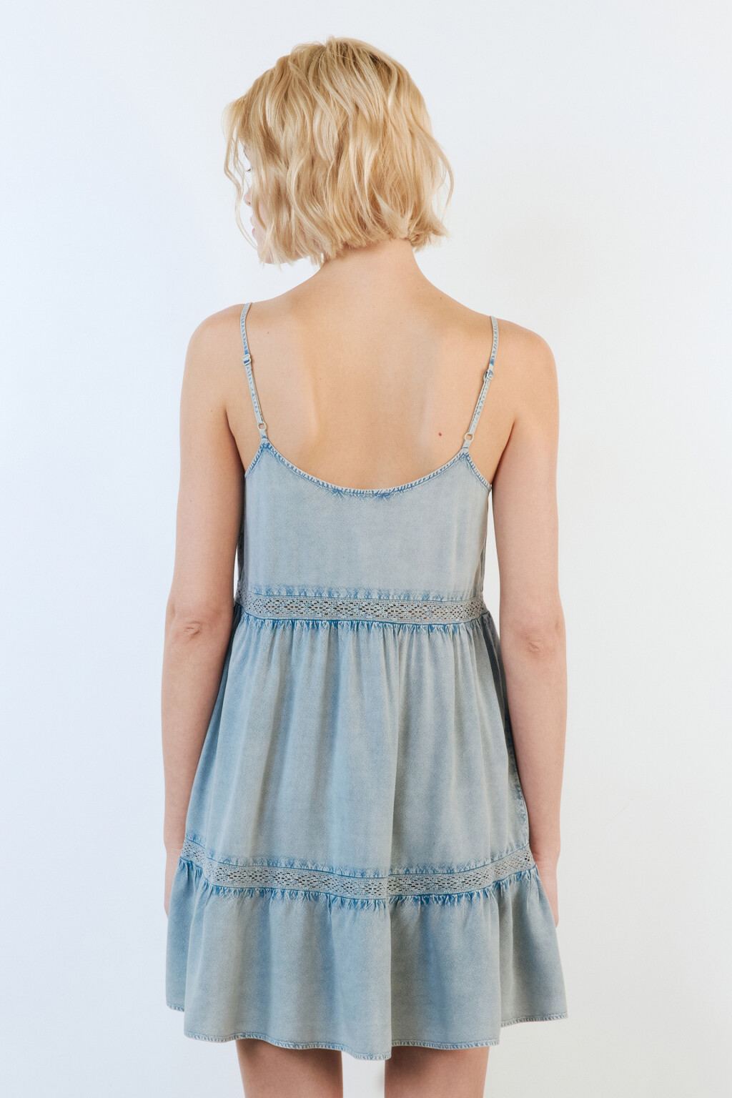 Платье-сарафан мини вискозное с вареным эффектом - цвет голубой - 4