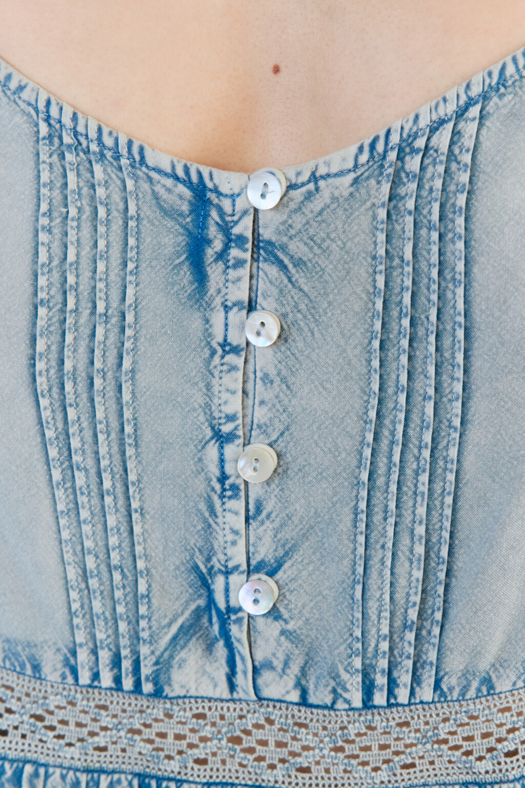 Платье-сарафан мини вискозное с вареным эффектом - цвет голубой - 7