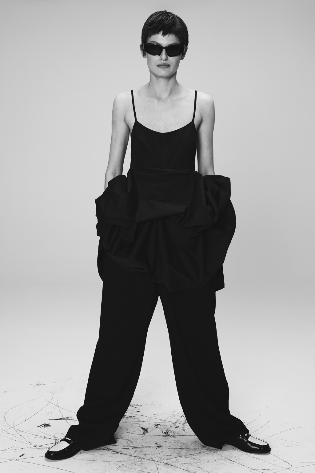 Платье-сарафан мини с пышной юбкой - цвет черный - 10