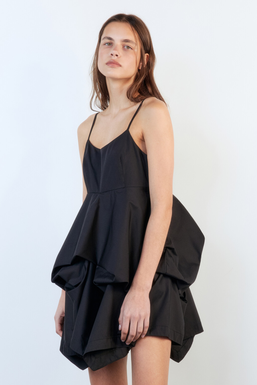 Платье-сарафан мини с пышной юбкой - цвет черный - 4