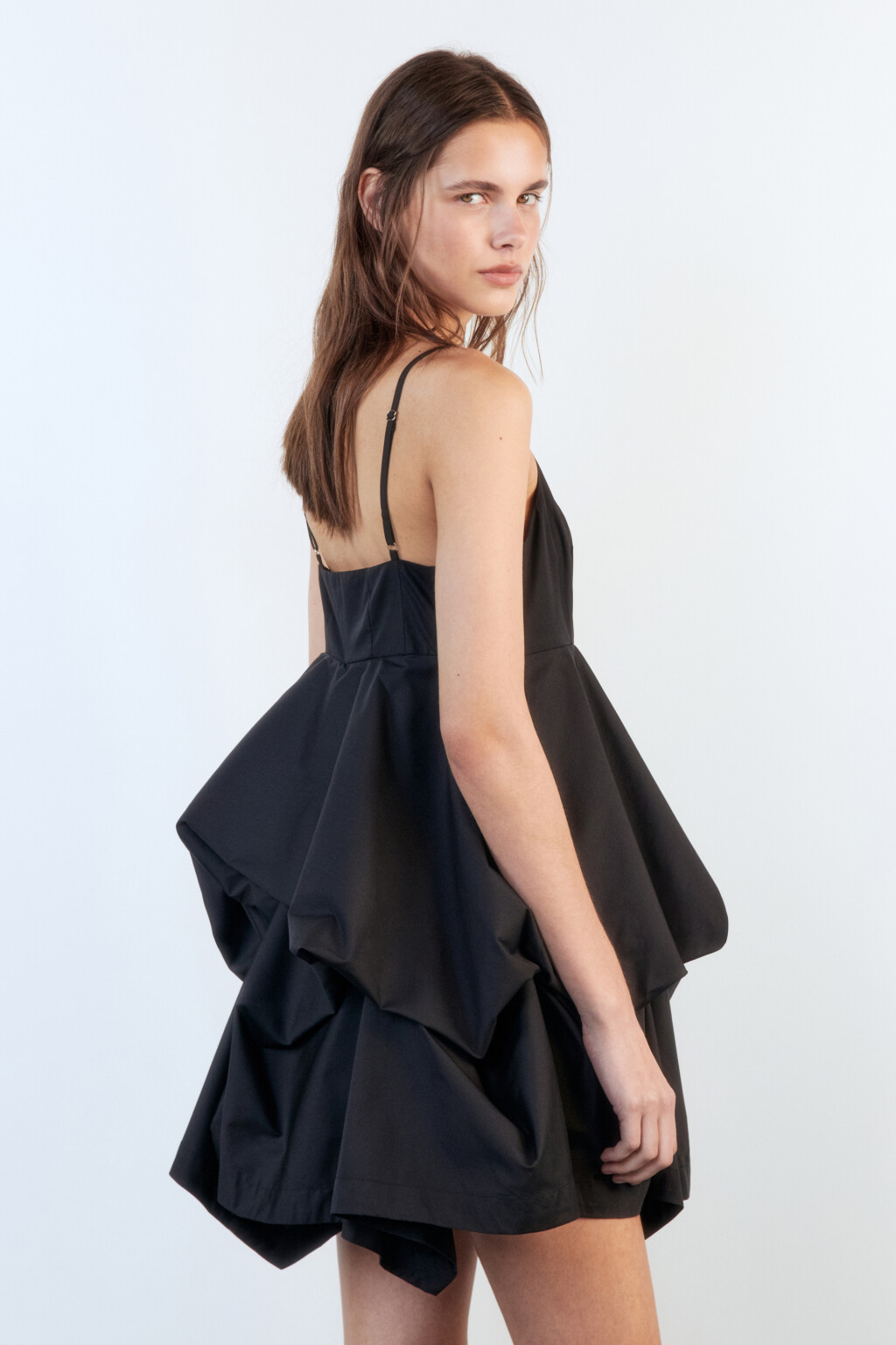 Платье-сарафан мини с пышной юбкой - цвет черный - 5