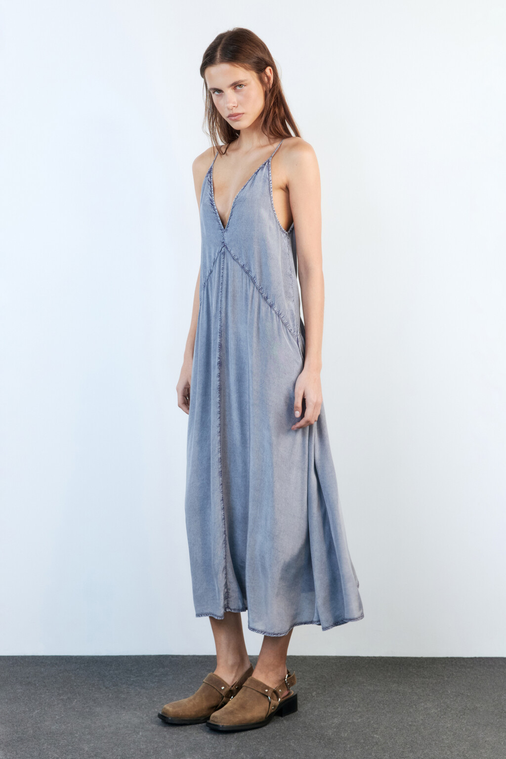 Платье-сарафан миди вискозное с вареным эффектом - цвет сиреневый - 4