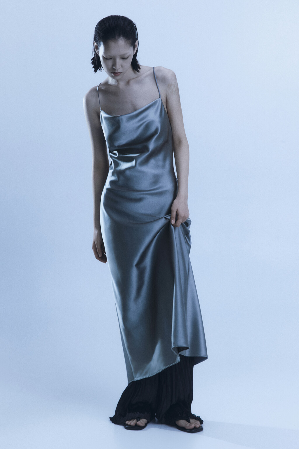 Платье-комбинация миди атласное на бретельках - цвет серый - 3