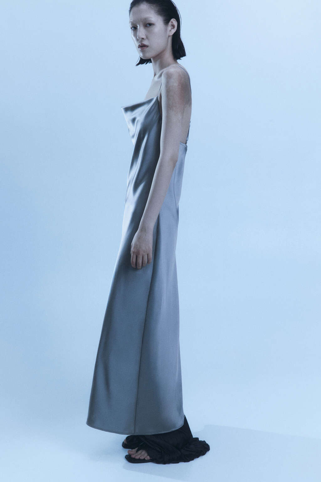 Платье-комбинация миди атласное на бретельках - цвет серый - 2