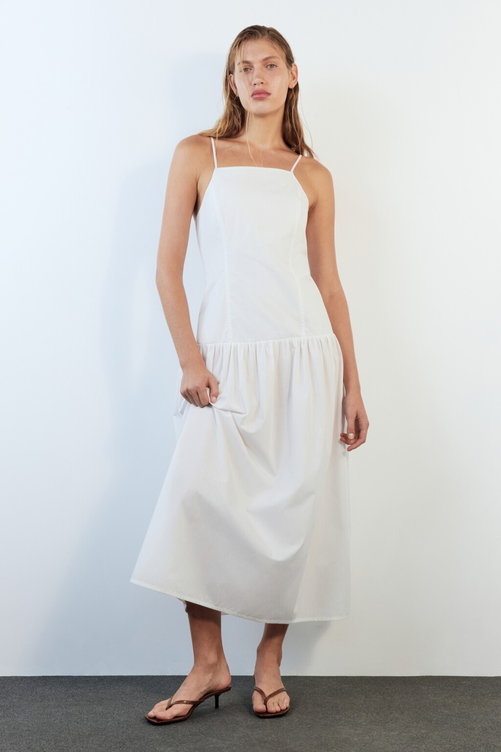 Платье-сарафан миди с открытой спиной - цвет белый - 2