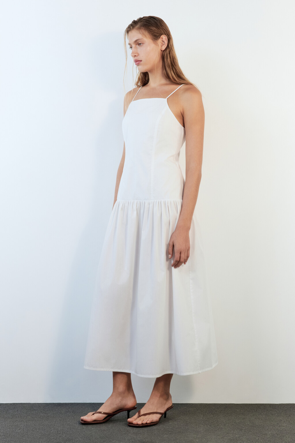 Платье-сарафан миди с открытой спиной - цвет белый - 3