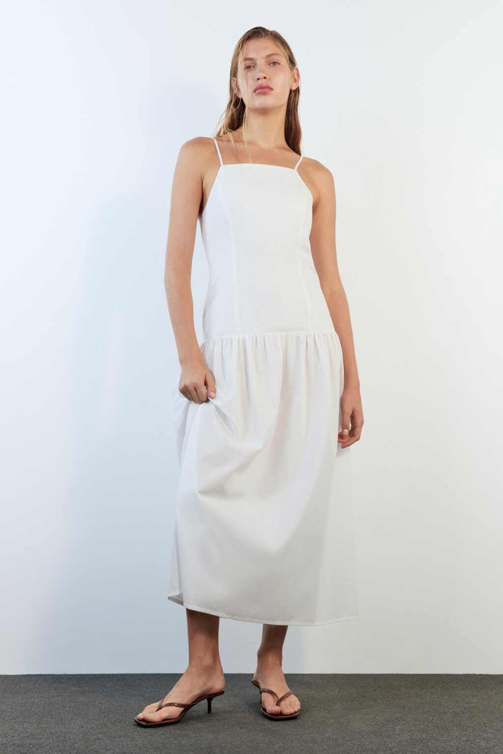 Платье-сарафан миди с открытой спиной - цвет белый - 5