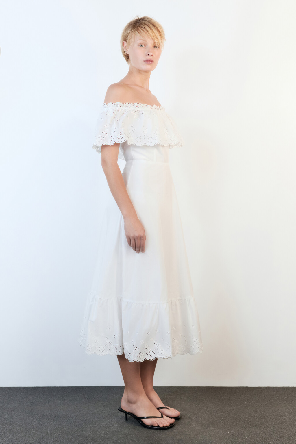 Сарафан миди хлопковый с открытыми плечами и кружевом - цвет белый - 3