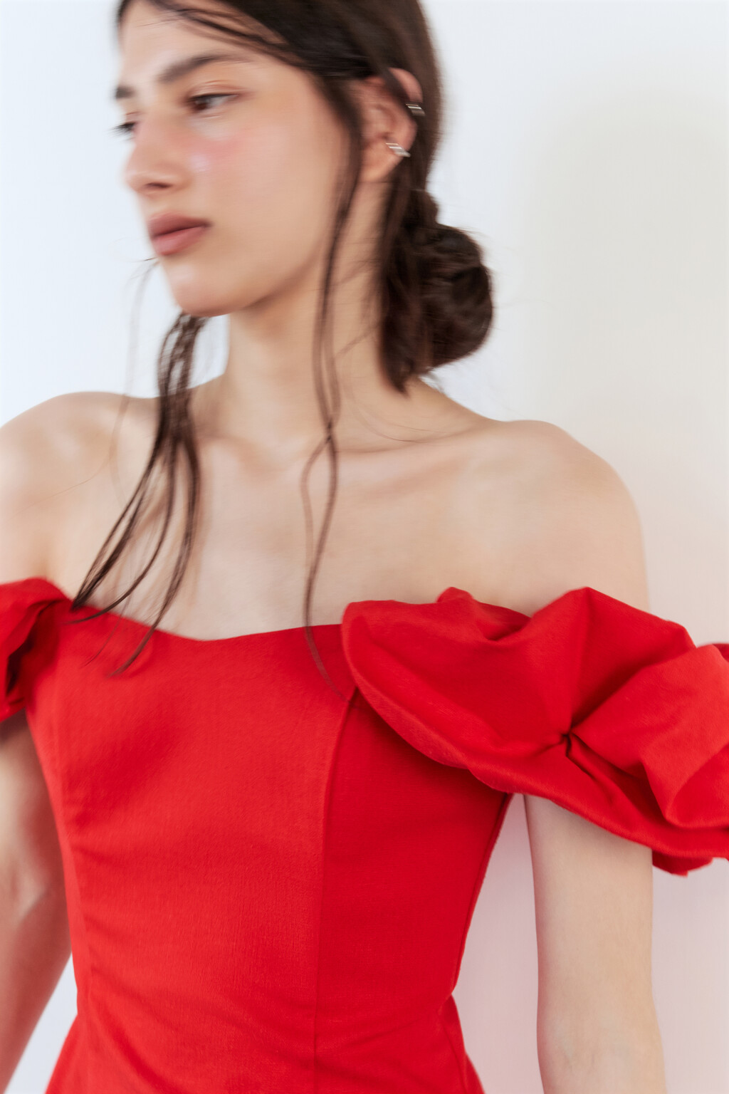 Платье облегающее с корсетом и пышными рукавами - цвет красный - 5