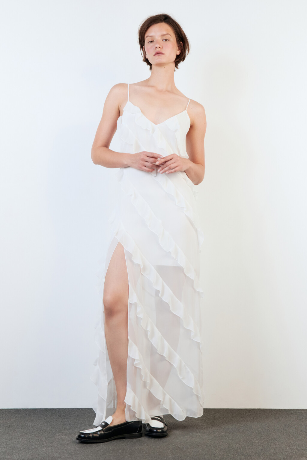Платье-комбинация макси шифоновое с воланами - цвет белый - 7