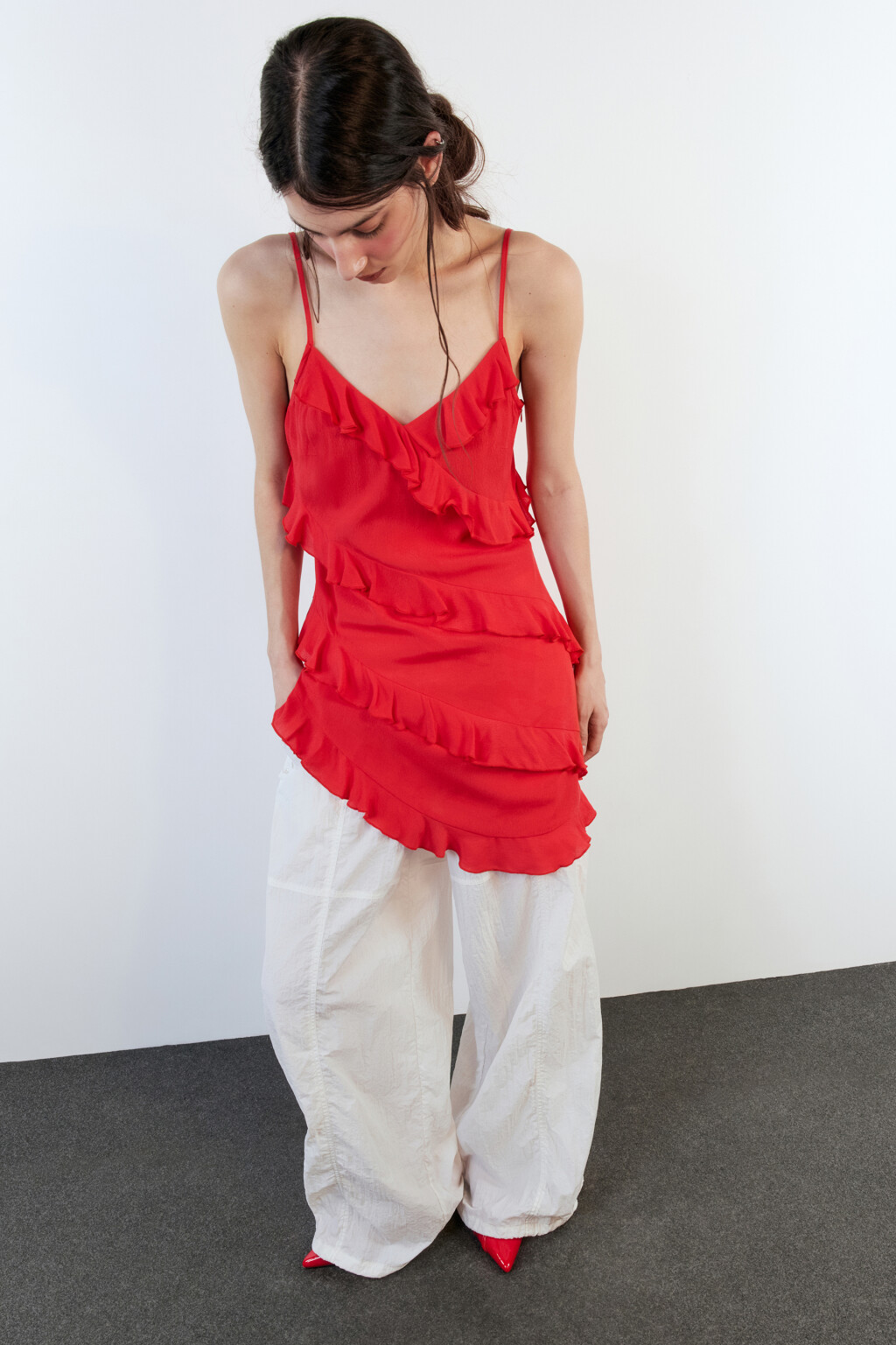 Платье-комбинация мини вискозное с воланами - цвет красный - 1