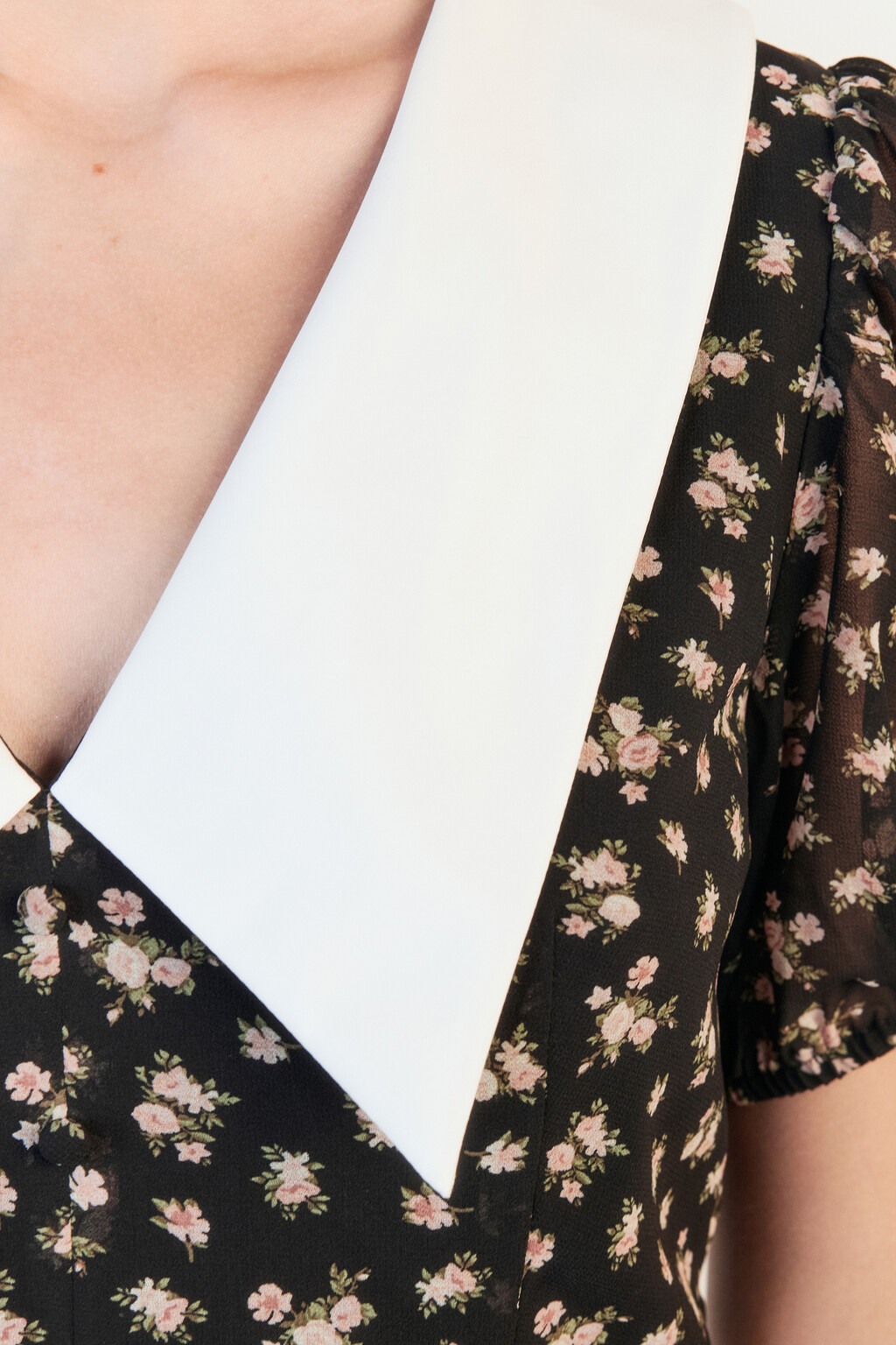 Платье мини шифоновое с белым воротничком - цвет черный - 7