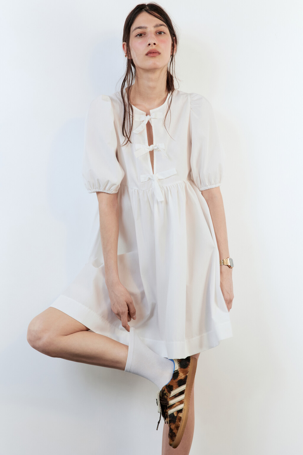 Платье baby-doll с завязками на груди - цвет белый - 1