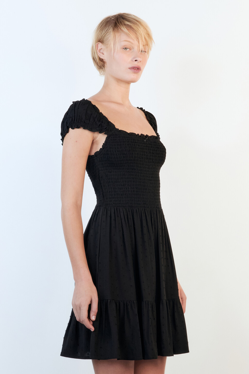 Платье мини с облегающим верхом и воланом - цвет черный - 3
