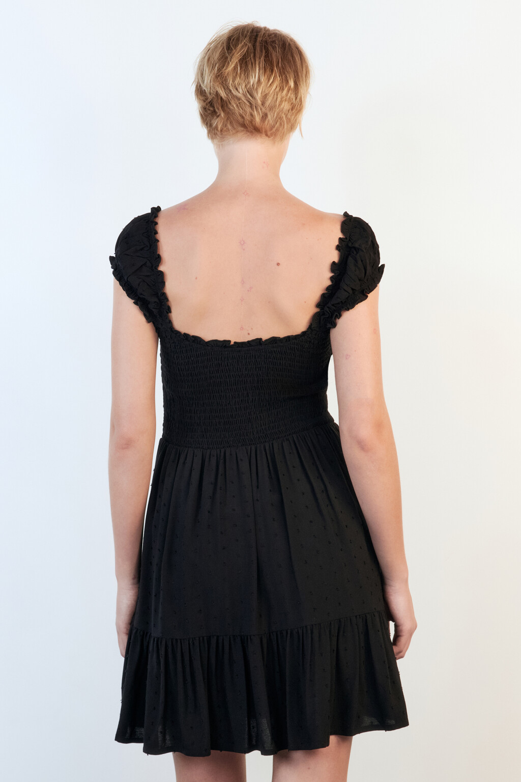 Платье мини с облегающим верхом и воланом - цвет черный - 4