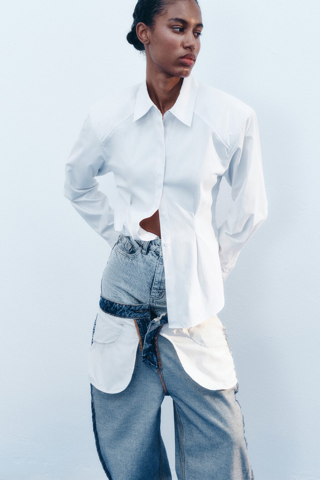 Блузка приталенная с подплечниками - цвет белый - 9