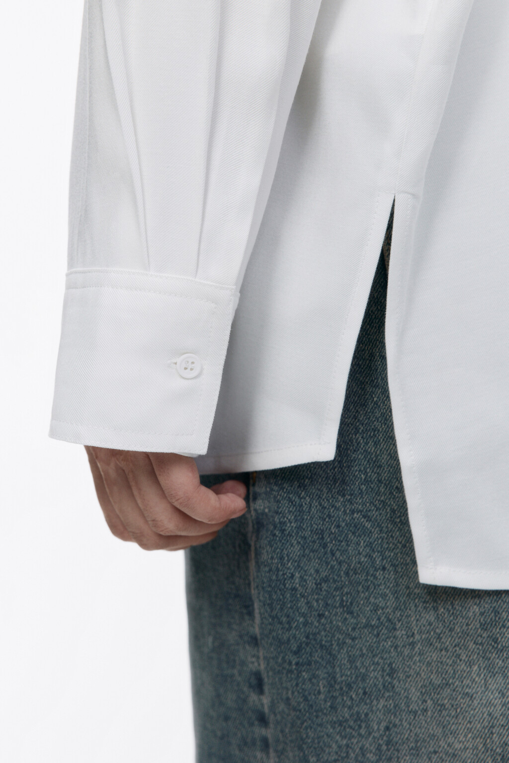 Рубашка oversize из вискозы - цвет белый - 8