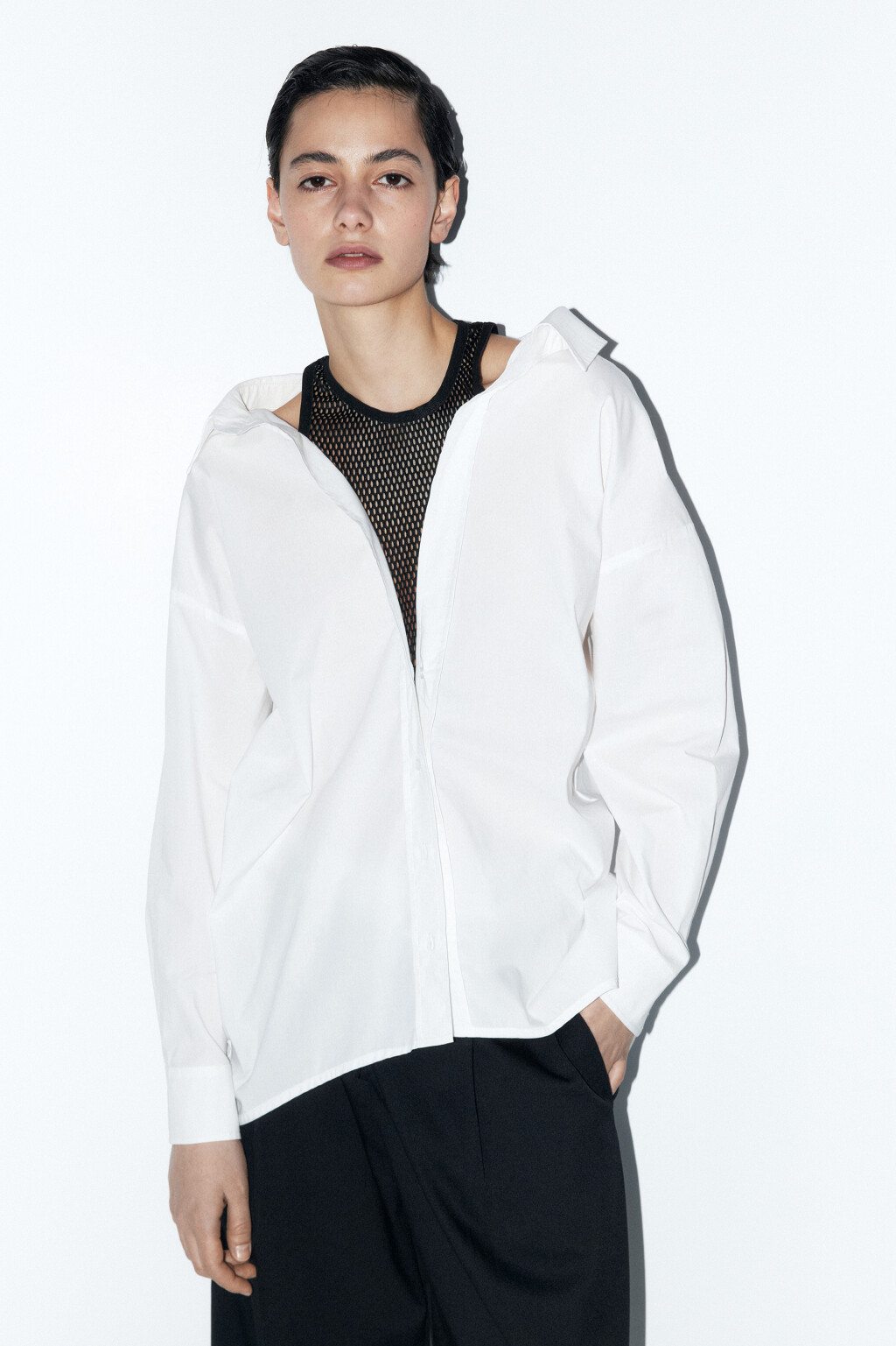 Рубашка oversize с майкой из сетки - цвет белый - 2