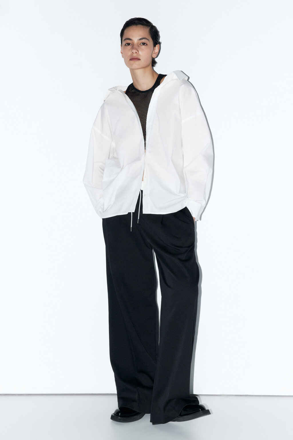 Рубашка oversize с майкой из сетки - цвет белый - 5