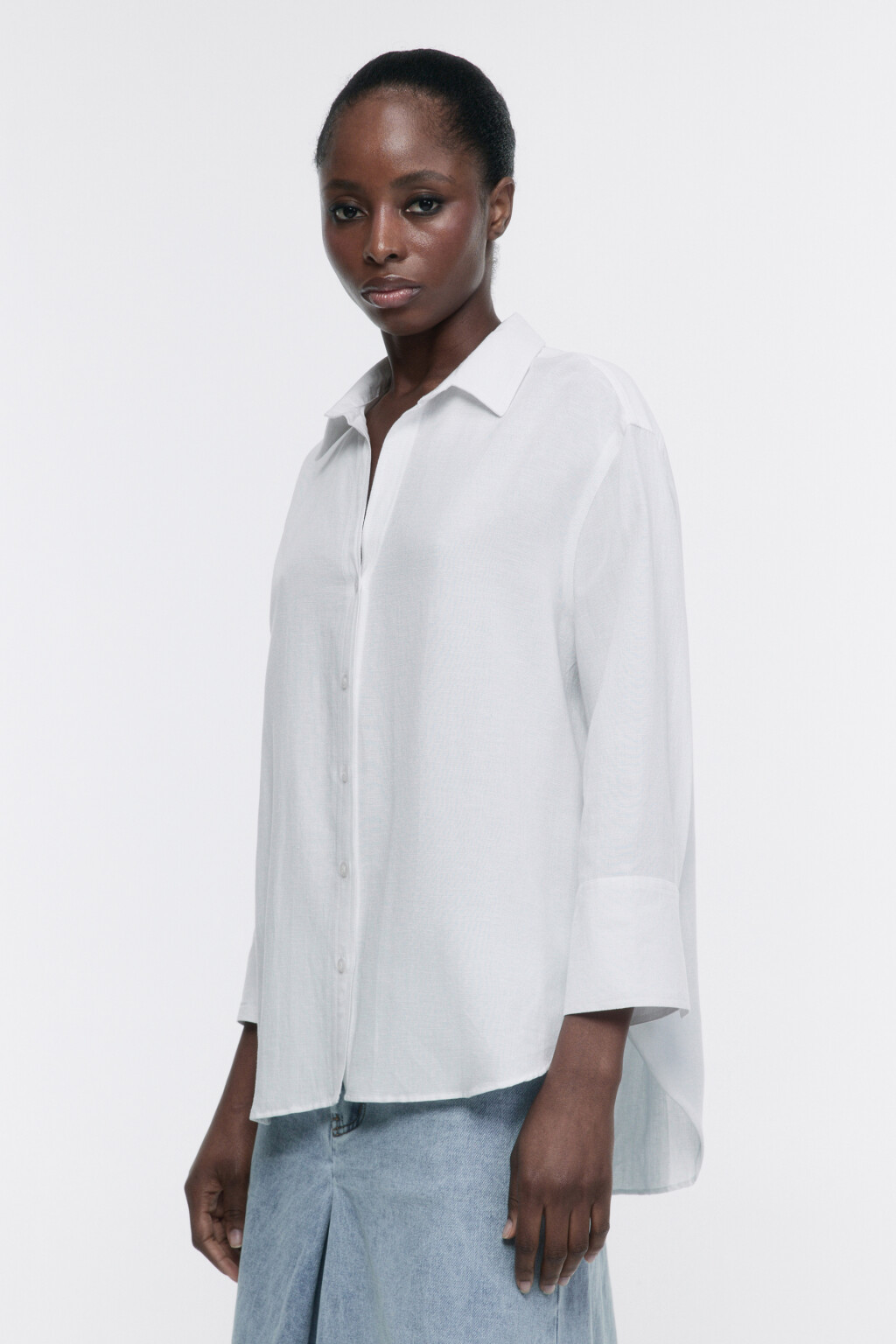 Рубашка oversize льняная с рукавами 7/8 - цвет белый - 3