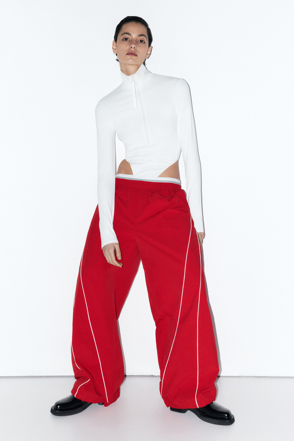 Боди облегающее с воротником-стойкой - цвет белый - 4