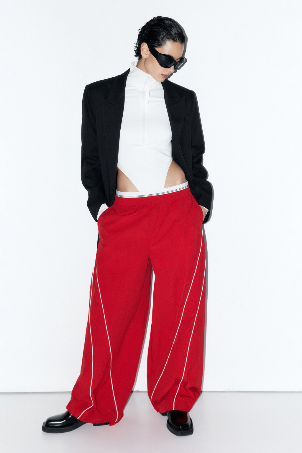 Боди облегающее с воротником-стойкой - цвет белый - 5