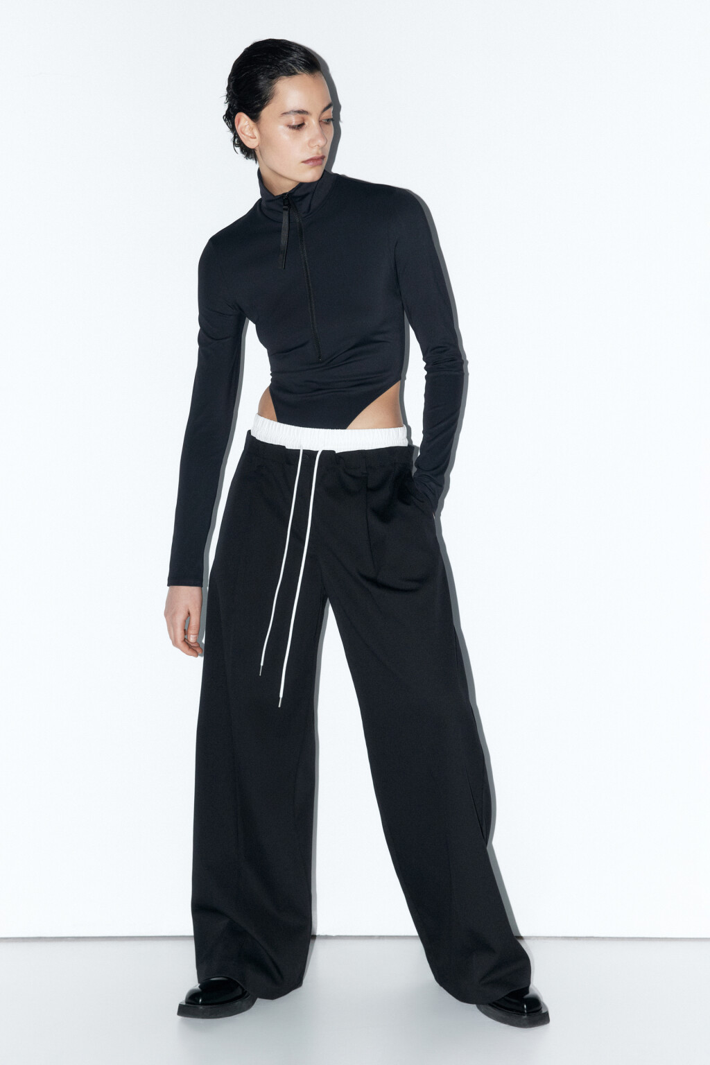 Боди облегающее с воротником-стойкой - цвет черный - 5