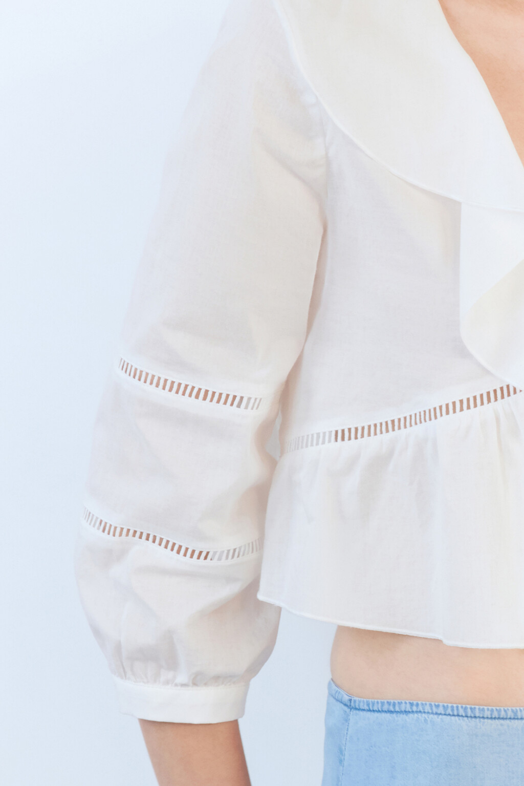 Блузка хлопковая укороченная с оборками - цвет белый - 6