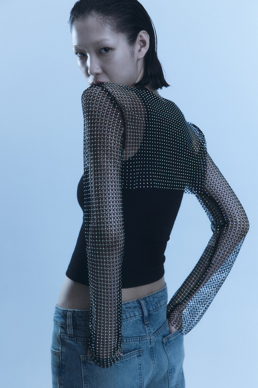 Лонгслив-болеро из сетки со стразами - цвет черный - 6