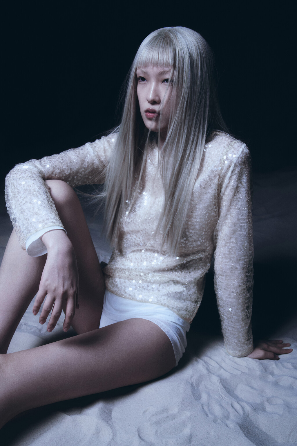 Блузка свободная из сетки с пайетками - цвет серый - 1