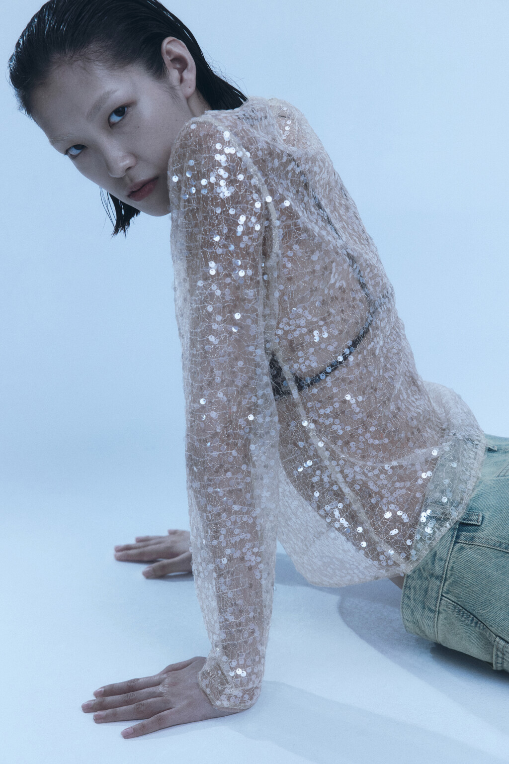 Блузка свободная из сетки с пайетками - цвет серый - 2