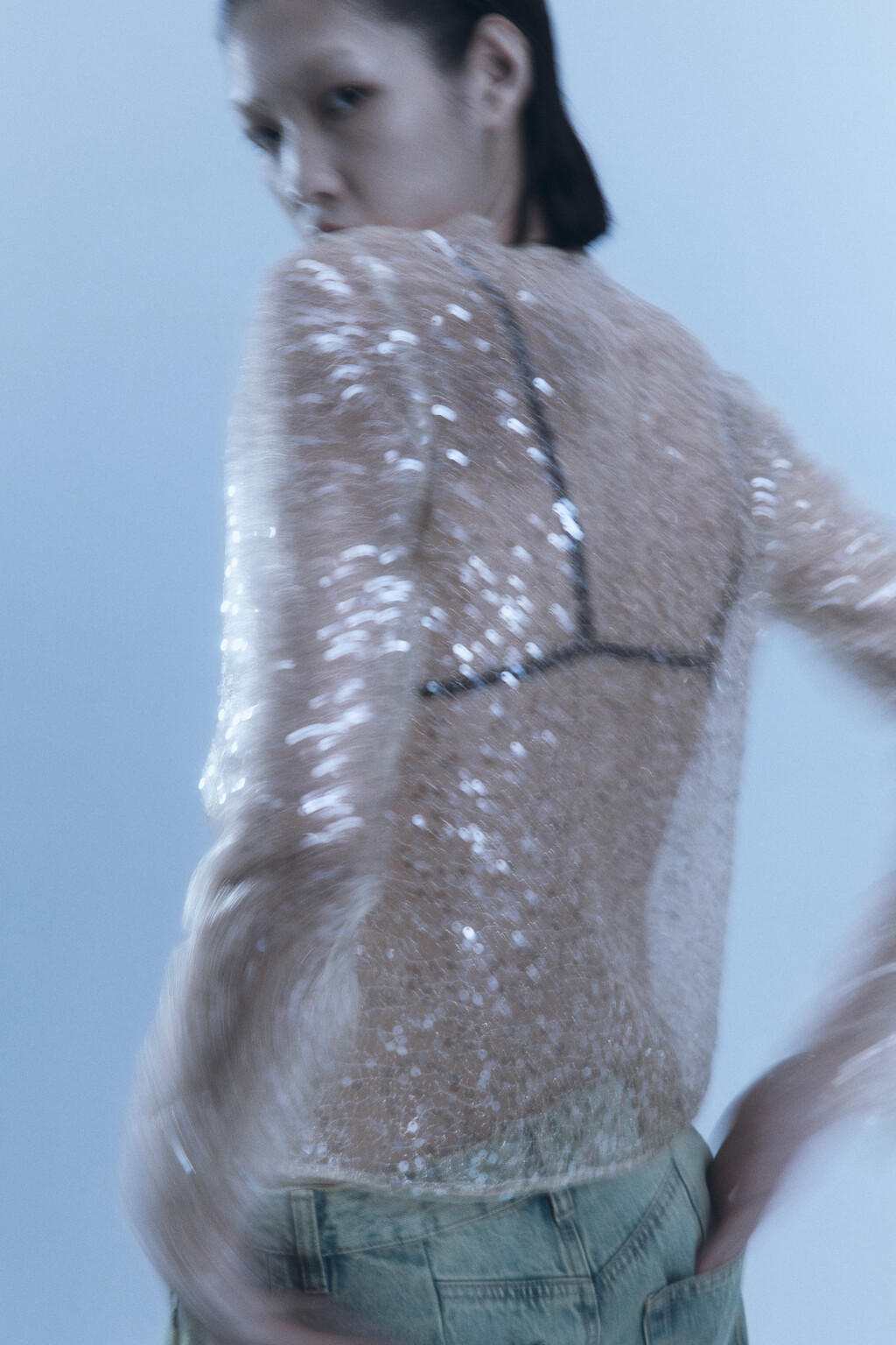 Блузка свободная из сетки с пайетками - цвет серый - 3