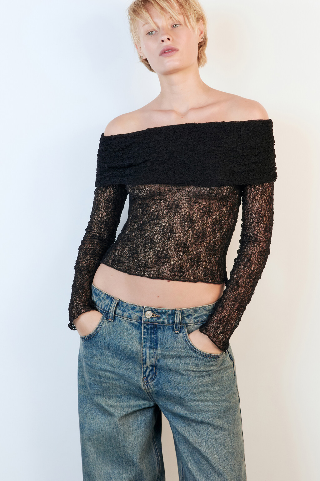 Блузка кружевная с открытыми плечами - цвет черный - 1