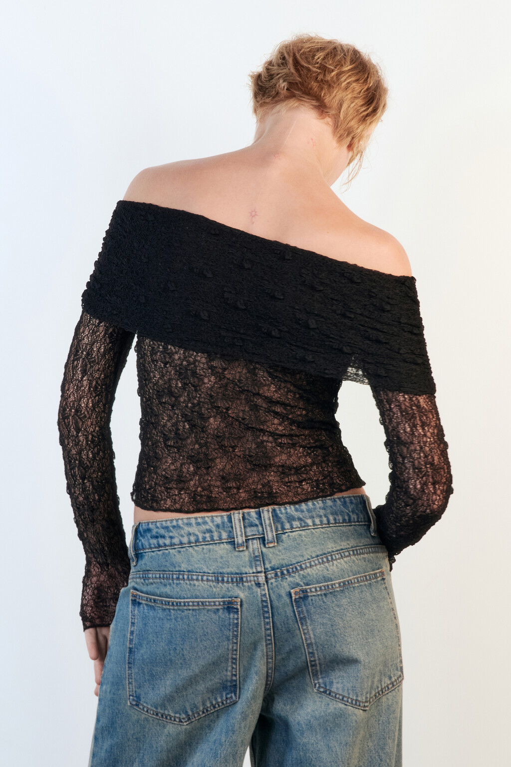 Блузка кружевная с открытыми плечами - цвет черный - 4
